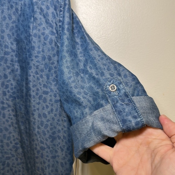 NWT Chelsea & Theodore Shirt Dress Animal PrintV Neck Blue Size Medium - Picture 4 of 10